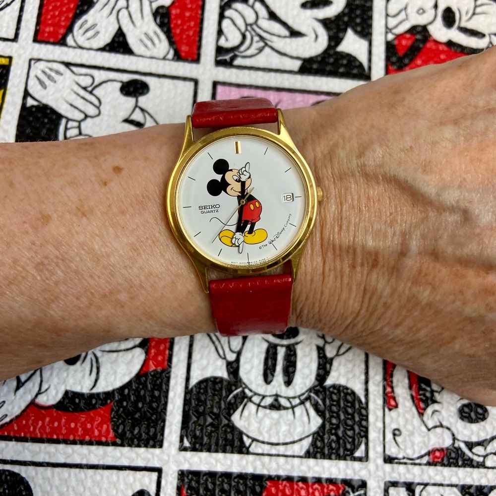 Vintage Disney X Seiko Mickey Mouse Men’s Unisex Dress Watch with Moving Arms - Picture 8 of 16